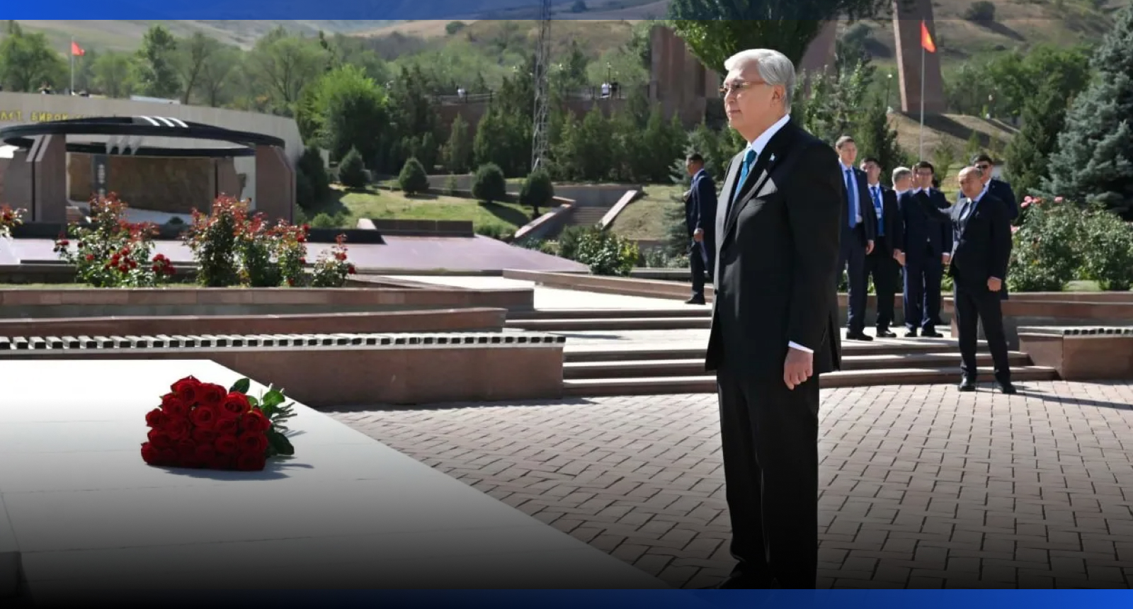 Image for Касым-Жомарт Токаев почтил память выдающегося кыргызского писателя Чингиза Айтматова